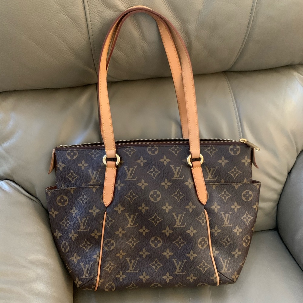 2010 EUC Louis Vuitton Totally PM